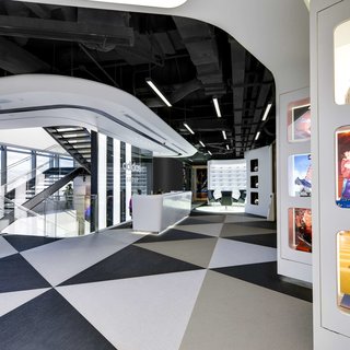 Geometric floor pattern using Bolon Studio™ tiles in the office of Adidas in Shanghai