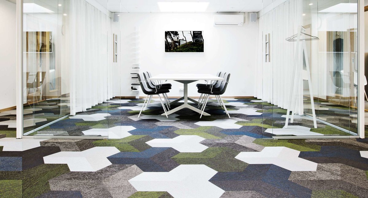Geometric floor pattern in green, white, blue and gray using Bolon Studio™ tiles in the office of Etikhus in Varberg, Sweden.