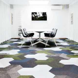 Geometric floor pattern in green, white, blue and gray using Bolon Studio™ tiles in the office of Etikhus in Varberg, Sweden.